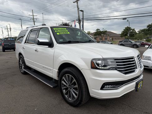 Used 2015 Lincoln Navigator 4WD image 3