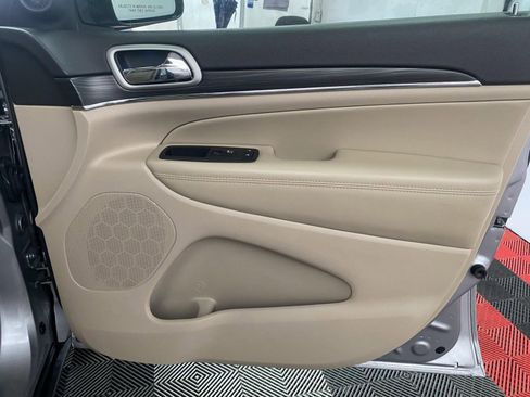 Used 2020 Jeep Grand Cherokee Limited AWD/4WD image 7