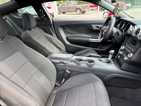 Used 2017 Ford Mustang Coupe RWD image 28