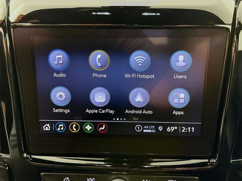 Used 2023 Chevrolet Traverse LT w/ Rear Camera Mirror Package image 14