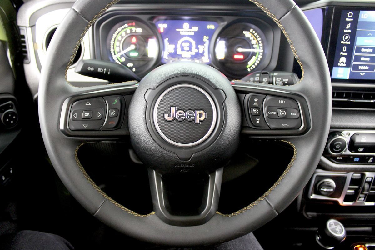 Used 2024 Jeep Wrangler Unlimited AWD/4WD image 9