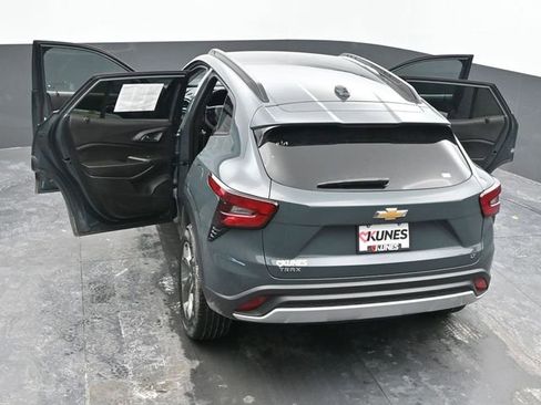 Used 2025 Chevrolet Trax LT image 62