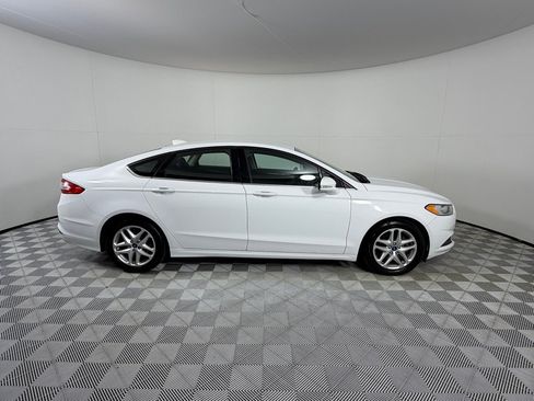Used 2013 Ford Fusion SE FWD image 4