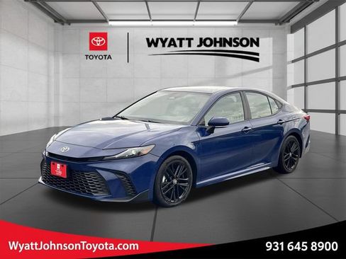 Used 2025 Toyota Camry SE FWD image 1
