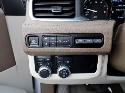 Used 2021 GMC Yukon XL Denali w/ Denali Premium Package image 73