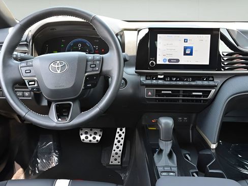 Certified 2025 Toyota Camry SE w/ Convenience Package AWD/4WD image 12