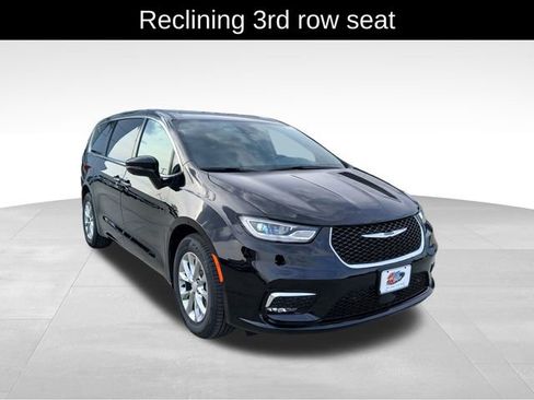 New 2026 Chrysler Pacifica Select image 8