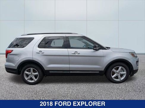 Used 2018 Ford Explorer XLT w/ Equipment Group 202A FWD image 6