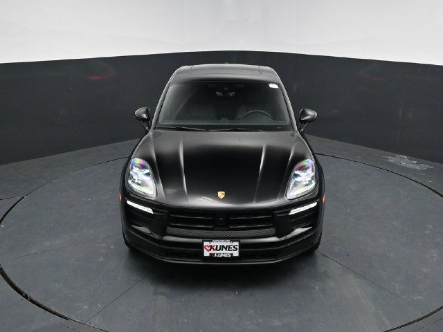 Used 2025 Porsche Macan AWD/4WD image 43