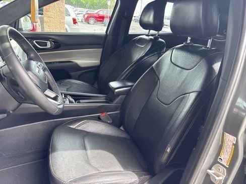 Used 2023 Jeep Compass Limited AWD/4WD image 3