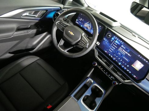 Used 2026 Chevrolet Equinox EV LT w/ Convenience Package II FWD image 9