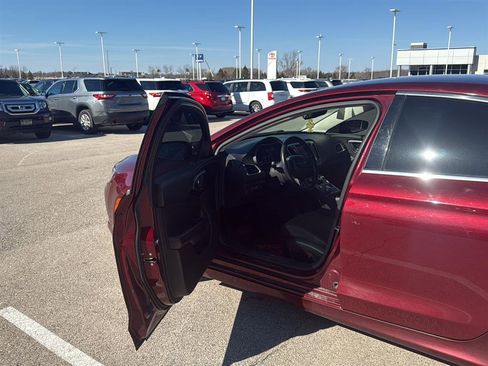 Used 2015 Chrysler 200 Limited w/ Convenience Group image 5