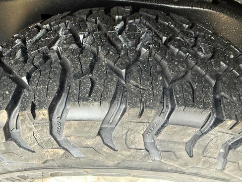 Used 2001 Toyota Land Cruiser image 24