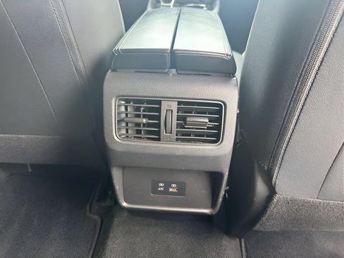 Used 2023 Nissan Rogue SV FWD image 17
