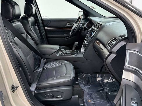 Used 2017 Ford Explorer Platinum AWD/4WD image 31