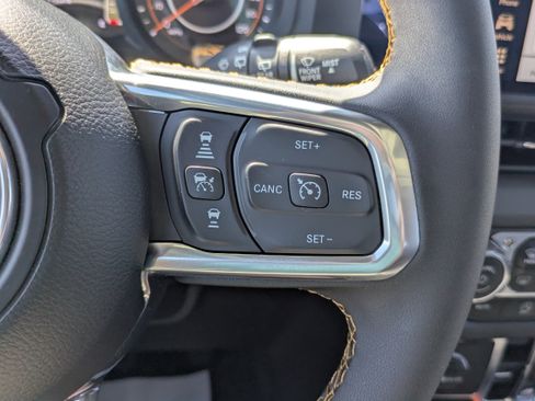 Used 2024 Jeep Wrangler Unlimited Sahara AWD/4WD image 21