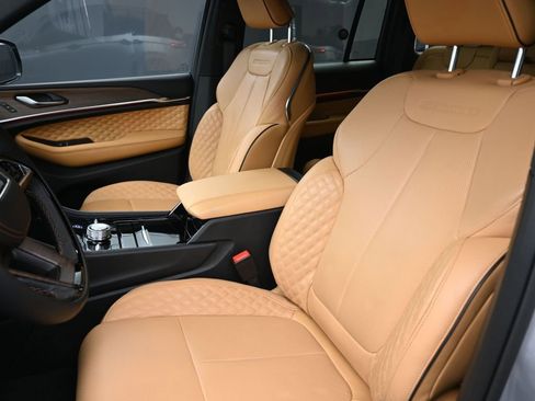 Used 2025 Jeep Grand Cherokee Summit w/ Obsidian Package image 33