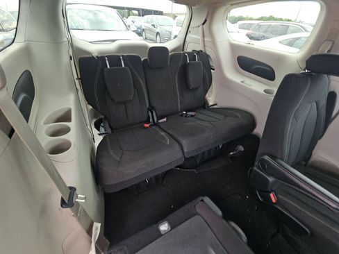 Used 2023 Chrysler Voyager LX FWD image 15