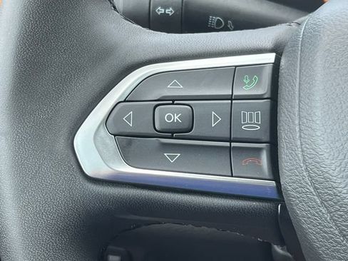 Used 2025 Jeep Compass Limited w/ Elite Group AWD/4WD image 18