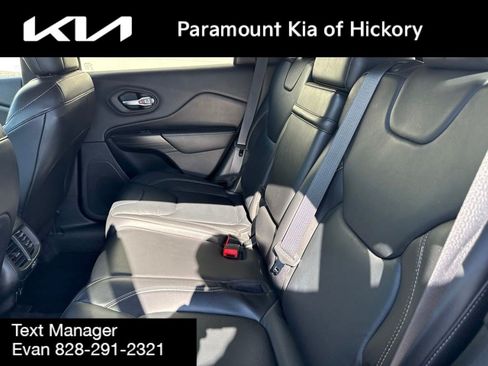 Used 2016 Jeep Cherokee Limited AWD/4WD image 13