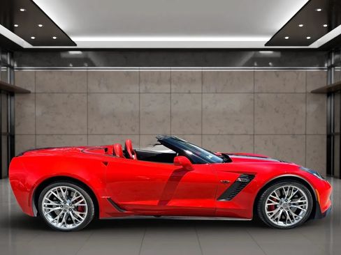 Used 2015 Chevrolet Corvette Z06 w/ 3LZ Preferred Equipment Group RWD image 2