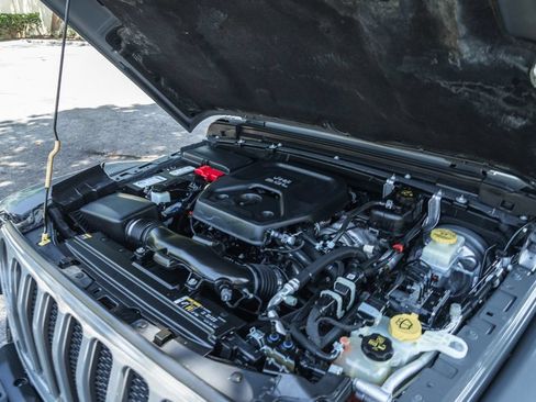 Used 2021 Jeep Wrangler Unlimited Rubicon AWD/4WD image 35