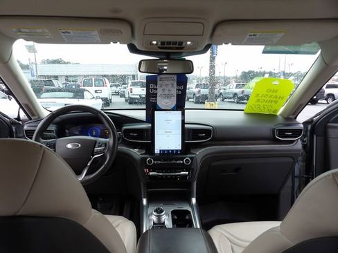 Certified 2020 Ford Explorer Platinum w/ Premium Technology Package image 16