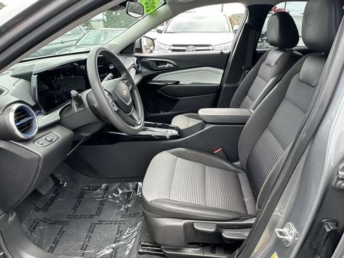 Certified 2024 Chevrolet Trax LT FWD image 18