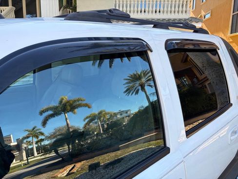 Used 2005 Chevrolet Avalanche 2500 w/ Preferred Equipment Group image 27