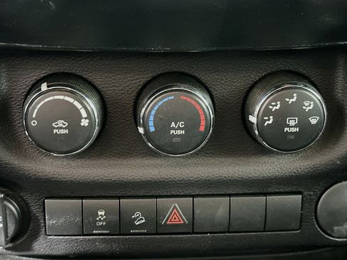 Used 2018 Jeep Wrangler Sport image 15