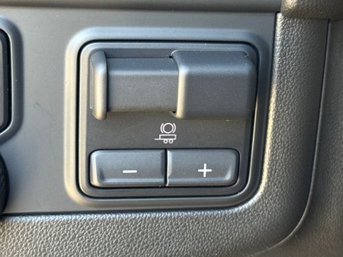 Used 2025 Chevrolet Suburban LT w/ Comfort Package AWD/4WD image 33