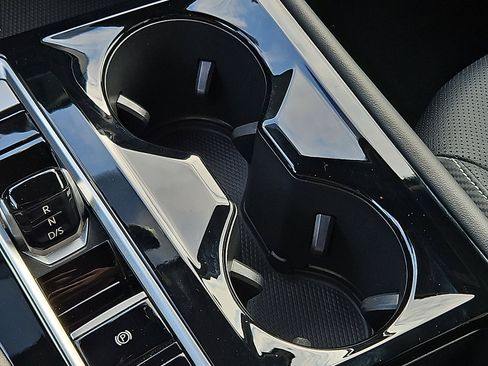 Used 2025 Volkswagen Atlas Cross Sport SE image 24