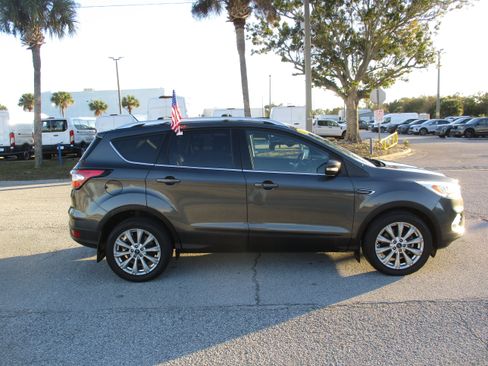 Used 2017 Ford Escape Titanium image 8