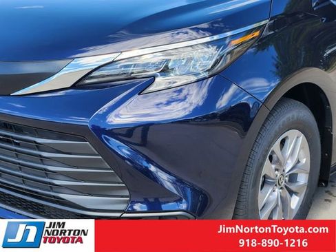 New 2026 Toyota Sienna LE image 7