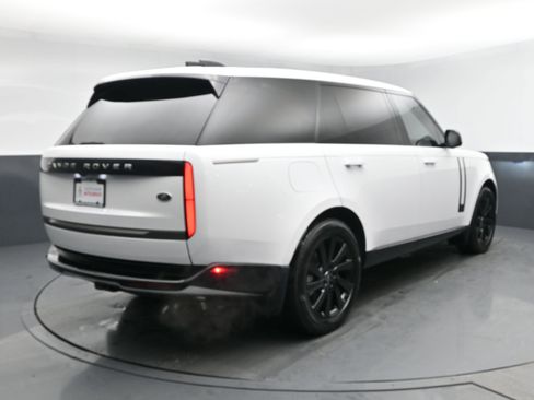 Used 2023 Land Rover Range Rover Long Wheelbase SE image 20