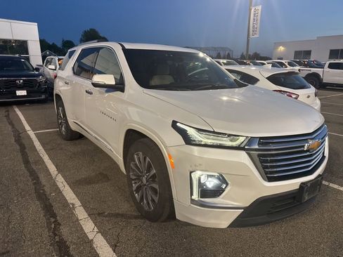 Used 2023 Chevrolet Traverse Premier AWD/4WD image 6