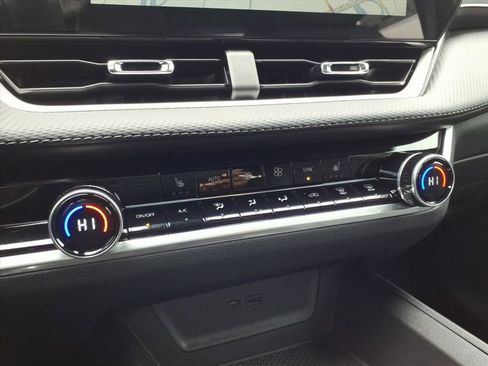 New 2026 Chevrolet Equinox LT w/ Convenience Package II image 9