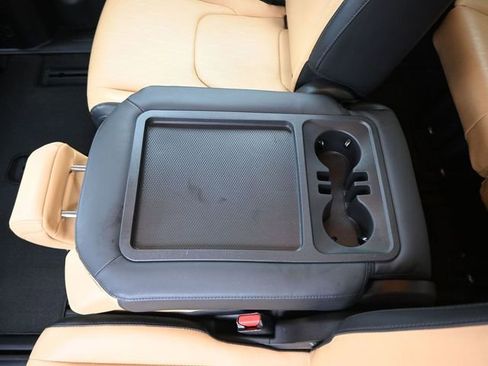 Used 2023 Kia Carnival LX image 12