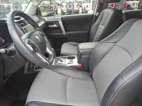 Used 2022 Toyota 4Runner SR5 Premium w/ Moonroof Package AWD/4WD image 17