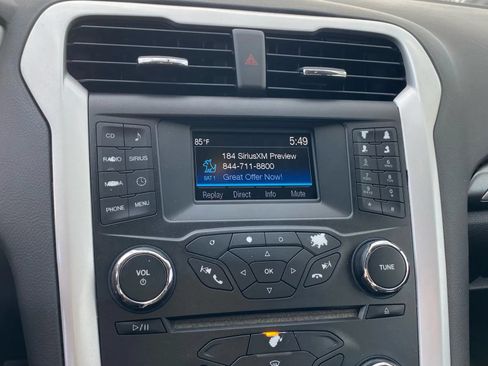 Used 2014 Ford Fusion SE FWD image 9