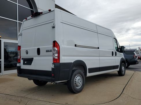 Used 2025 RAM ProMaster 2500 w/ Convenience Group image 4
