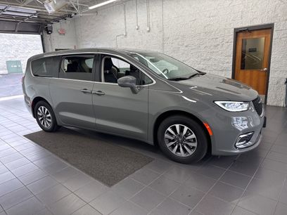 Used 2022 Chrysler Pacifica Touring-L