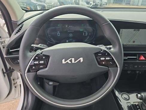 Certified 2025 Kia Niro EX image 31