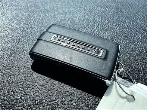 Used 2024 Jeep Wagoneer Series II AWD/4WD image 12