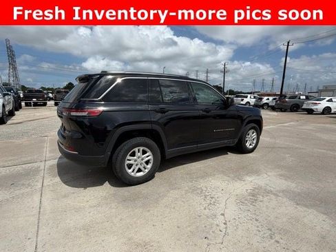 Used 2023 Jeep Grand Cherokee Laredo w/ Luxury Tech Group I image 3