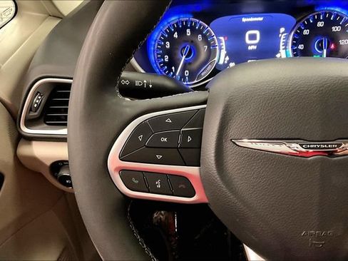 Used 2023 Chrysler Pacifica Touring-L FWD image 24