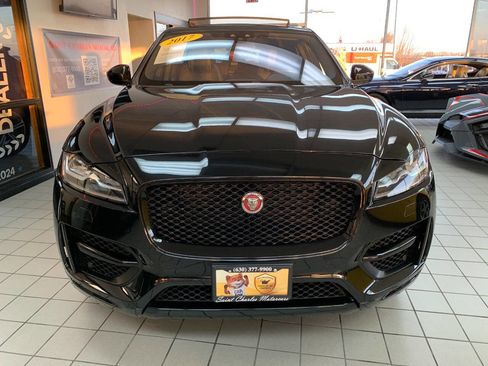 Used 2017 Jaguar F-PACE R-Sport image 4