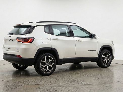 Used 2025 Jeep Compass Limited image 9
