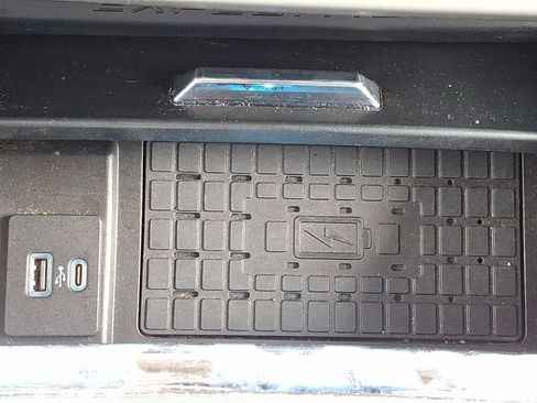 Used 2023 Ford Expedition XLT image 25