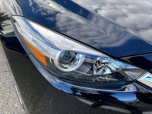 Used 2017 MAZDA MAZDA3 Touring image 28